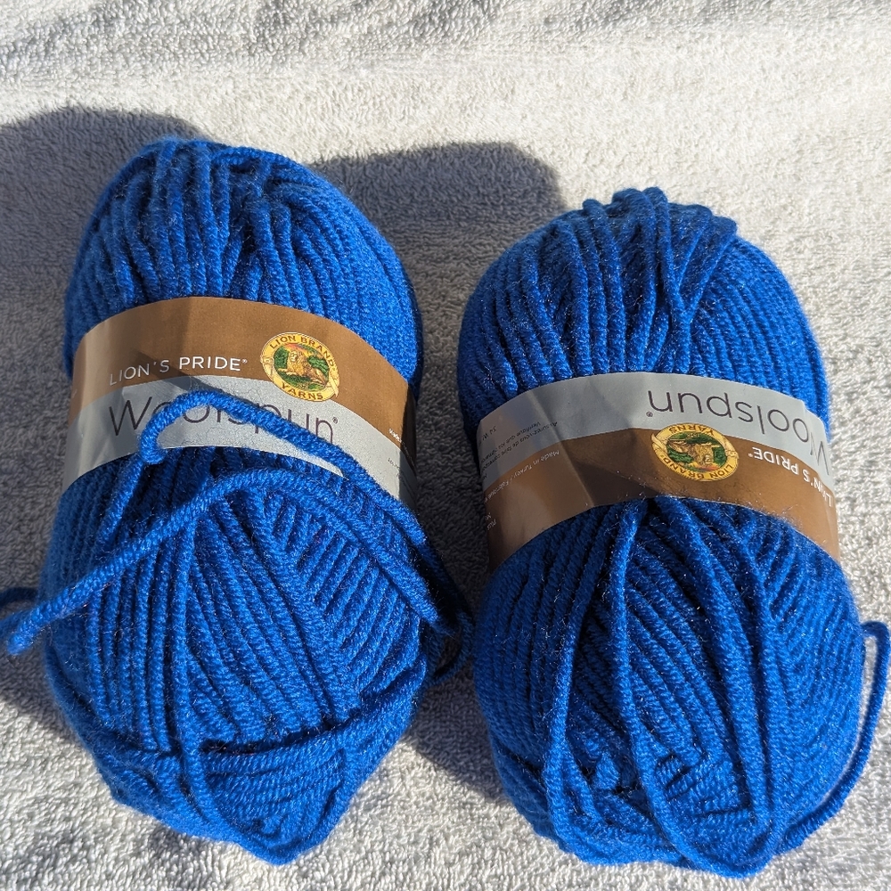 Lion Brand Lion's Pride Woolspun Blue Yarn, Same Dye Lot 2 Skiens